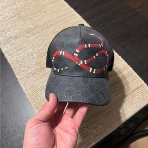 Gucci Kingsnake GG Supreme trucker hat. Black mesh cap size M